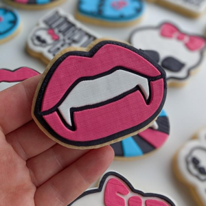 Vampire Teeth Raised Fill Cookie Stamp and Cutter