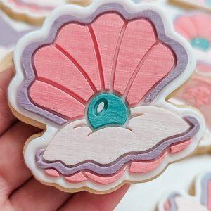 Clam Shell Raised Cookie Stamp & Cutter